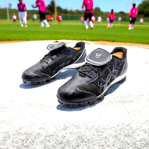 Under Armour sz 11 Women's Glyde Softball Cleats Black White ART NO.1233552-011 - Picture 1 of 11